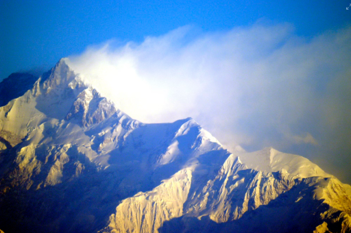 与苹果之战升温，三星推出带增强AI的S25智能手机