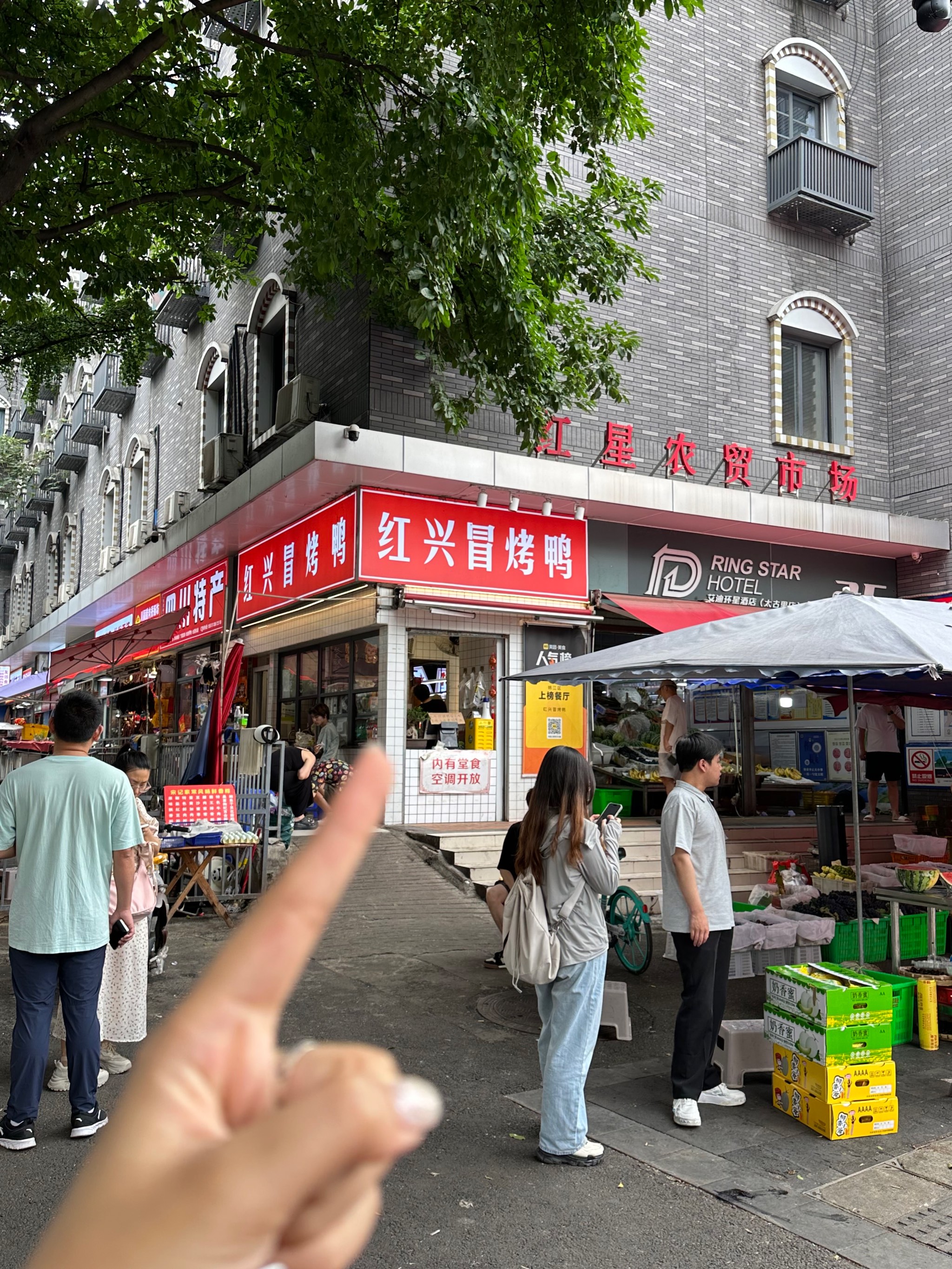 园艺农贸市场烤鸭(南宁市目前农贸市场)